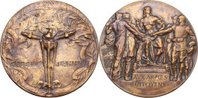 Medaglia realizzata nella prima metà del XX sec. quale omaggio all'esercito Francese e alla Scuola di Guerra. D/ Tripode ardente tra fronde d'alloro t...