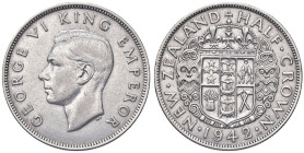 ESTERE - NUOVA ZELANDA - Giorgio VI (1936-1952) - Mezza corona 1942 Kr. 11 AG

Status: BB-SPL

Notes: