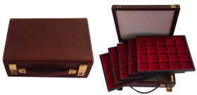 ACCESSORI Valigetta con 5 vassoi

Status: Buono

Notes: