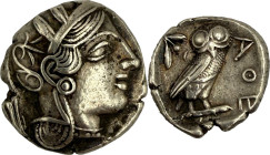 ATTIQUE. ATHÈNES. Tétradrachme. (480-400).
Argent. 17,10g. (10h). Flan large, très beau style. Très Beau à Superbe. A/. Tête d'Athéna casquée à droit...