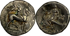CALABRE. TARENTE. Statère. (270-250).
Argent. 6,16g. (9h). Très Beau. A/. Cavalier au pas à droite, couronné par Niké placée derrière. R/. Taras nu, ...