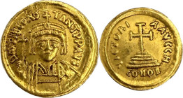 TIBÈRE II CONSTANTIN (578-582). Solidus, Constantinople.
Or. 4,48g. (12h). Très Beau. A/. Buste couronné, drapé et cuirassé de l'Empereur de face ave...