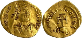 CONSTANTIN IV, HÉRACLIUS et TIBÈRE (668-680). Tremissis, Constantinople.
Or. 1,43g. (6h). TB. Lot de 2 monnaies. A/. Buste diadémé, drapé et cuirassé...