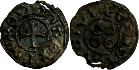 EUDES (888-898). Obole, Toulouse (Haute-Garonne).
Argent. 0,62g. (5h). Ebréché. Très Beau. Rare. A/. +OD·DO REX FRC croix. Lettres D terminées par de...