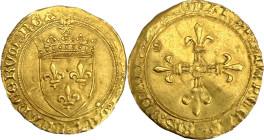 CHARLES VIII (1483-1498). Écu d'or au soleil, 1re émission, Saint-Pourçain 11 septembre 1483.
Or. 3,33g. (7h). Flan court. TB à Très Beau. A/. Écu de...