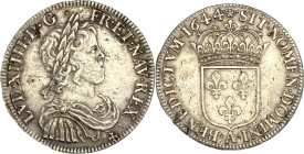 Demi-écu à la mèche courte, Paris 1644.
Argent. 13,68g. TB à Très Beau. A/. Buste enfantin du Roi à droite, les cheveux courts, lauré, drapé et cuira...
