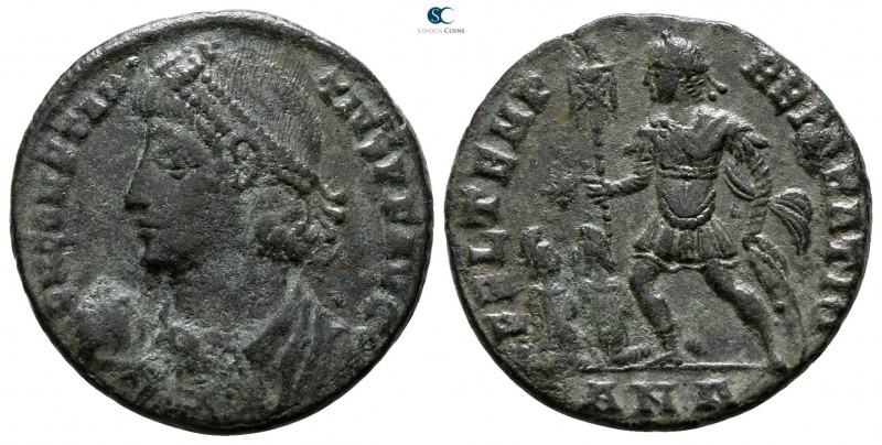 Constantius II AD 337-361. Antioch
Centenionalis Æ

19 mm., 3.23 g.



ve...