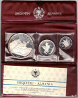 Albania. Trittico con 25, 10, 5 Leke 1968. Ag. 25 Leke presenta graffi nei campi. In Confezione Originale. (Danneggiata) Proof.

PROOF