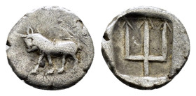 ASIA MINOR. Uncertain.(4th-3rd centuries BC).Obol.

Obv : Bull standing left.

Rev : Trident head within incuse square.

Condition : Good very fine.

...