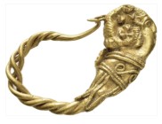 ANCIENT GREEK GOLD EARING.(4th-1st CENTURY BC.)Au.

Condition : Good very fine.

Material : Gold.

Weight : 8.22 gr.
Diameter : 37X22 mm.