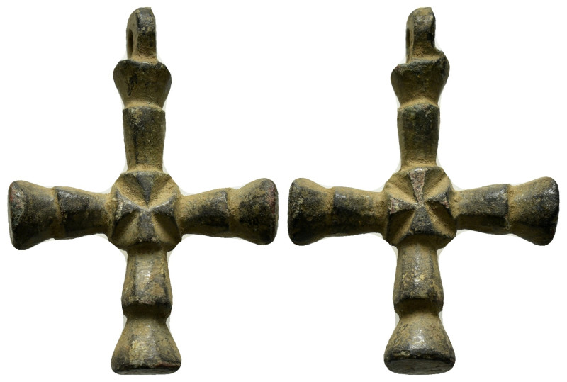 BYZANTINE EMPIRE.Bronze Cross.(8th-10th century).Ae.

Condition : Good very fine...