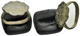 ANCIENT BYZANTINE BRONZE RING.(10th-11th century).Ae.

Condition : Good very fine.

Material : Bronze.

Weight : 3.67 gr.
Diameter : 22 mm.