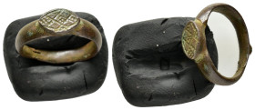 ANCIENT BYZANTINE BRONZE RING.(10th-11th century).Ae.

Condition : Good very fine.

Material : Bronze.

Weight : 2.67 gr.
Diameter : 19 mm.