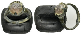 ANCIENT BYZANTINE BRONZE RING.(10th-11th century).Ae.

Condition : Good very fine.

Material : Bronze.

Weight : 3.10 gr.
Diameter : 19 mm.