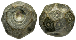 ANCIENT ISLAMIC BRONZE COMMERCİAL WEIGHTS (15th-19th).Ae.

Condition : Good very fine.

Material : Bronze.

Weight : 29.34 gr.
Diameter : 19 mm.