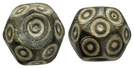 ANCIENT ISLAMIC BRONZE COMMERCİAL WEIGHTS (15th-19th).Ae.

Condition : Good very fine.

Material : Bronze.

Weight : 14.58 gr.
Diameter : 14 mm.