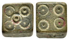 ANCIENT ISLAMIC BRONZE COMMERCİAL WEIGHTS (15th-19th).Ae.

Condition : Good very fine.

Material : Bronze.

Weight : 14.45 gr.
Diameter : 12 mm.