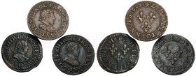 Losuis XIII 1610-1643
Lot de trois double tournois buste enfantin et buste juvénile au col rabattu, Paris 1612 A Lyon 1618 D et Paris 1622 A en cuivre...