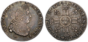 1/12 Écu aux 8 L 2e type, Riom, 1704 O, AG 3.09 g.
Ref : G. 124 ( R3)
Conservation : TTB+. Très rare