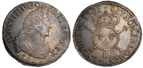 Louis XIV 1643-1715
1/2 Écu aux insignes, rf, Bordeaux, 1701 K, AG 13.47 g.
Ref : G. 189 (R)
Conservation : TTB-SUP, très belle patine de médaillier...