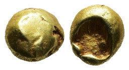 IONIA, Uncertain. Circa 650-600 BC. EL Hemihekte-1/12 Stater 

Obv: Smooth convex globule 
Rev:Incuse punch. 
Weidauer -; SNG Kayhan 676

Condition : ...