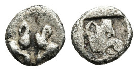 Greek Obols, Ca. 350-100 BC. AR

Condition : Good very fine.

Weight : 0.28
Diameter : 6.83
