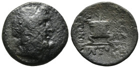 CILICIA. Mopsos. Ae (2nd-1st centuries BC). Obv: Laureate head of Zeus right. Rev: MOΨEATΩN THΣ IEPAΣ / KAI AYTONOMOY. Lighted altar set upon legs; tw...
