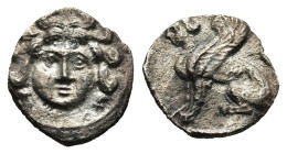 CILICIA. Uncertain. Obol (4th century BC).
Obv: Facing gorgoneion.
Rev: Sphinx seated left.
SNG France 479; SNG Levante 250; Göktürk 48.

Condition : ...