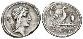 Q. CASSIUS LONGINUS. Denario. 55 a.C. Roma. A/ Cabeza de Genio Populi a derecha, detrás cetro. R/ Aguila a derecha con rayo en sus patas, a izquierda ...