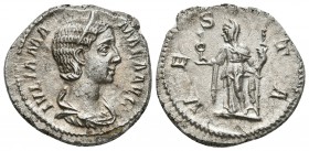 JULIA MAMAEA. Denario. 222-235 d.C. Roma. A/ Busto drapeado a derecha IVLIA MAMAEA AVG. R/ Vesta estante a izquierda portando cetro y palladium. VESTA...