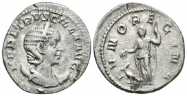 HERENNIA ETRUSCILLA. Antoniniano. 249-251 d.C. Roma. A/ Busto drapeado sobre creciente a derecha. HER ETRVSCILLA AVG. R/ Juno estante a izquierda port...