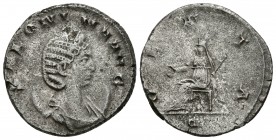 SALONINA. Antoniniano. 260-262 d.C. Roma. A/ Busto con diadema y drapeado sobre creciente a derecha. SALONINA AVG. R/ Vesta sedente a izquierda portan...