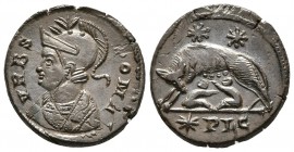 CONSTANTINO I. Series conmemorativas. Follis. 330 d.C. Lugdunum. A/ Busto de Roma con casco a izquierda. VRBS ROMA. R/ Loba amamantando a Rómulo y Rem...