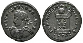 CRISPO. Follis. 322-323 d.C. Treveri. A/ Busto laureado con coraza a izquierda portando escudo y lanza sobre el hombro derecho. IVL CRISPVS NOB CAES. ...