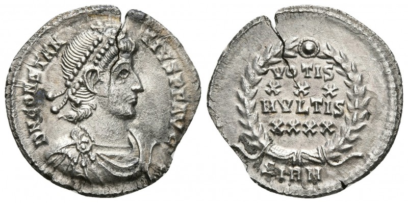 CONSTANCIO II. Siliqua. 351-355 d.C. Sirmium. A/ Busto con diadema de perlas y d...