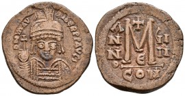 MAURICIO TIBERIO. Follis. 594-595 d.C. Constantinopla. A/ Busto de Mauricio de frente con casco y sosteniendo globo crucífero y escudo, alrededor D N ...