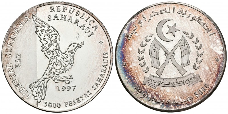 REPUBLICA SAHARAUI. 5000 Pesetas Saharauis. 1997. Ar. 31,18g. Tono y rayitas. PR...