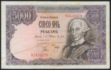 5000 Pesetas. 6 de Febrero de 1976. Espectacular variedad provocada por un fuelle de papel. Serie R. (Edifil 2017: 475a). Raro. RC.