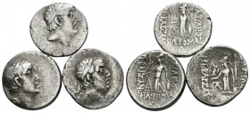REYES DE CAPPADOCIA. Lote compuesto por 3 Dracmas diferentes. Ar. MBC-. A EXAMINAR.