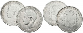 CENTENARIO DE LA PESETA. Lote compuesto por 2 monedas de 1 Peso pertenecientes al reinado de AlfonsoXIII: 1897 Manila SGV. Cal-81. Ar. BC+.