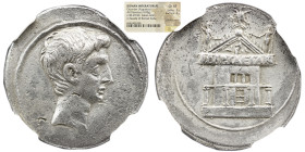 NGC República Romana OTAVIANO. Denário (30-29 a.C.). Casa da moeda incerta em Itália, possivelmente em Roma. NGC CH-XF Obv: Cabeça descoberta à direit...