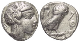 Attika. Athen.

 Tetradrachme (Silber). Ca. 454 - 404 v. Chr.
Vs: Kopf der Athena mit ölzweiggeschmücktem attischem Helm, Ohranhänger und Halskette...