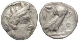 Attika. Athen.

 Tetradrachme (Silber). Ca. 454 - 404 v. Chr.
Vs: Kopf der Athena mit ölzweiggeschmücktem attischem Helm, Ohranhänger und Halskette...