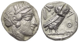 Attika. Athen.

 Tetradrachme (Silber). Ca. 454 - 404 v. Chr.
Vs: Kopf der Athena mit ölzweiggeschmücktem attischem Helm, Ohranhänger und Halskette...