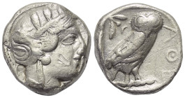 Attika. Athen.

 Tetradrachme (Silber). Ca. 454 - 404 v. Chr.
Vs: Kopf der Athena mit ölzweiggeschmücktem attischem Helm, Ohranhänger und Halskette...