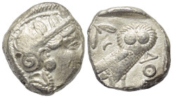 Attika. Athen.

 Tetradrachme (Silber). Ca. 286 - 267 v. Chr.
Vs: Kopf der Athena mit Profilauge mit ölzweiggeschmücktem attischem Helm, Ohranhänge...