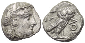 Attika. Athen.

 Tetradrachme (Silber). Ca. 286 - 267 v. Chr.
Vs: Kopf der Athena mit Profilauge mit ölzweiggeschmücktem attischem Helm, Ohranhänge...