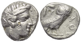 Attika. Athen. Gegengestempelte Prägungen.

 Tetradrachme (Silber). Ca. 454 - 404 v. Chr.
Vs: Kopf der Athena mit ölzweiggeschmücktem attischem Hel...