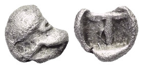 Korinthia. Korinth.

 Trihemiobol (Silber). Ca. 500 - 450 v. Chr.
Vs: Korinthischer Helm rechts.
Rs: T in Quadratum incusum.

7 mm. 0,31 g. 

...
