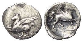 Korinthia. Korinth.

 Diobol (Silber). Ca. 400 - 340 v. Chr.
Vs: Pegasos nach links fliegend, darunter Koppa.
Rs: Pegasos nach rechts schreitend....